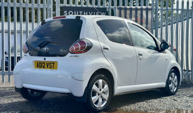 Toyota AYGO 1.0 VVT-i Fire full