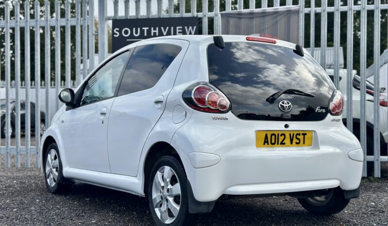 Toyota AYGO 1.0 VVT-i Fire full