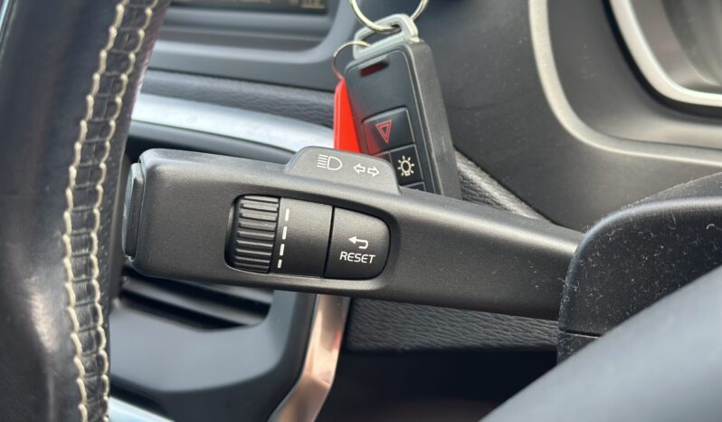 Volvo V40 1.6 D2 R-Design full