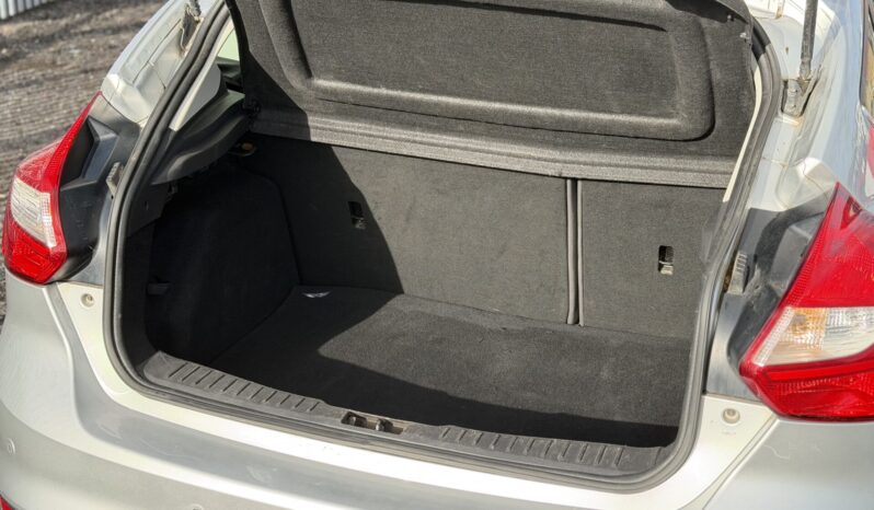 Ford Focus 1.6 Zetec Powershift full