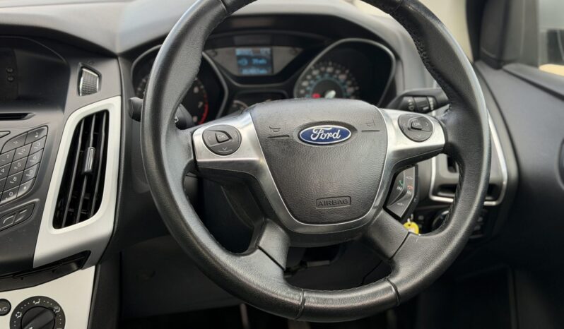 Ford Focus 1.6 Zetec Powershift full