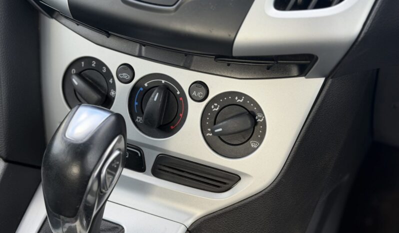 Ford Focus 1.6 Zetec Powershift full