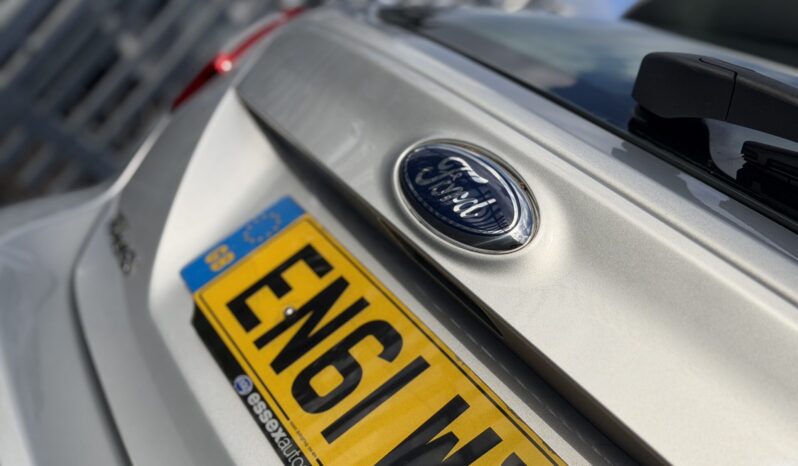 Ford Focus 1.6 Zetec Powershift full